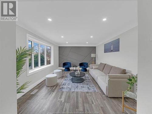 2485 Dominion Boulevard, Windsor, ON - Indoor Photo Showing Living Room