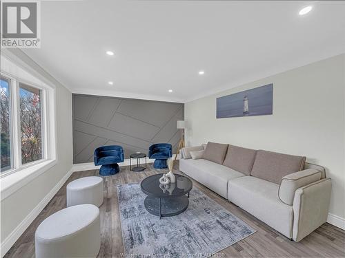 2485 Dominion Boulevard, Windsor, ON - Indoor Photo Showing Living Room