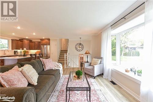 4693 Daniel Street, Ramara (Atherley), ON - Indoor Photo Showing Living Room