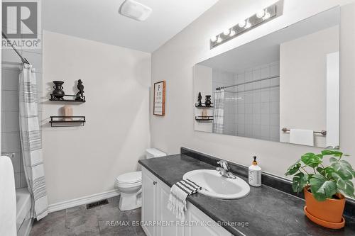 7 Savage Drive, Hamilton, ON - Indoor Photo Showing Bathroom