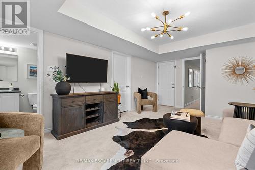 7 Savage Drive, Hamilton, ON - Indoor Photo Showing Living Room