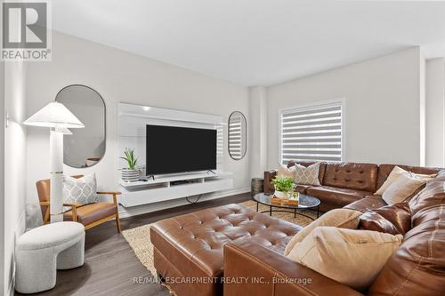 7 Savage Drive, Hamilton, ON - Indoor Photo Showing Living Room