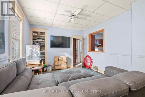 61 Victoria Street W, Southgate, ON - Indoor Photo Showing Living Room