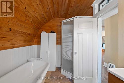 61 Victoria Street W, Southgate, ON - Indoor Photo Showing Bathroom