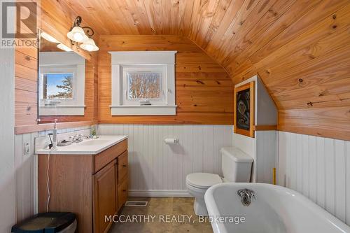 61 Victoria Street W, Southgate, ON - Indoor Photo Showing Bathroom