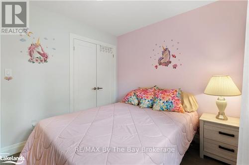 88 Henry Street, Barrie (Queen'S Park), ON - Indoor Photo Showing Bedroom