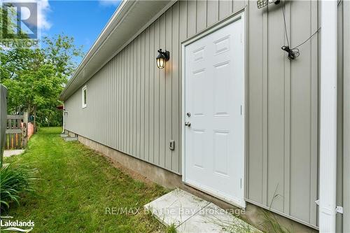 88 Henry Street, Barrie (Queen'S Park), ON - Outdoor With Exterior