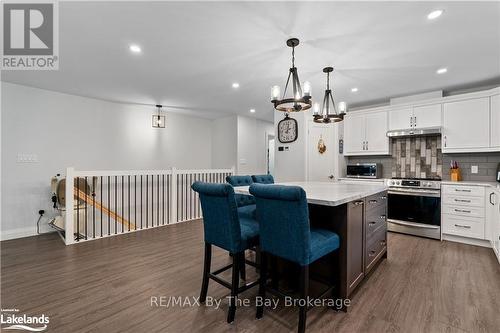 88 Henry Street, Barrie (Queen'S Park), ON - Indoor Photo Showing Kitchen With Upgraded Kitchen