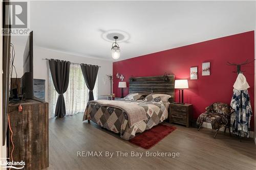 88 Henry Street, Barrie (Queen'S Park), ON - Indoor Photo Showing Bedroom