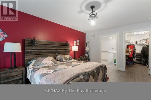 88 Henry Street, Barrie (Queen'S Park), ON - Indoor Photo Showing Bedroom