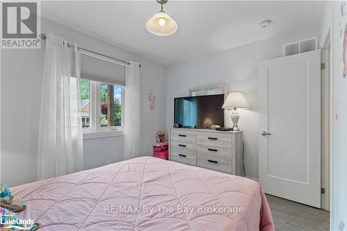 88 Henry Street, Barrie (Queen'S Park), ON - Indoor Photo Showing Bedroom