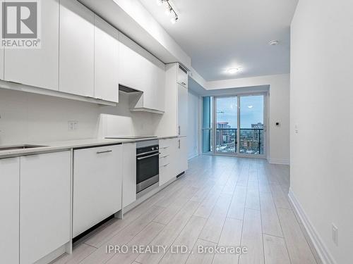 906 - 30 Elm Drive W, Mississauga, ON - Indoor Photo Showing Kitchen