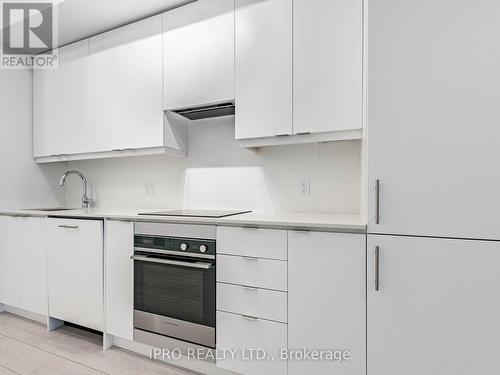 906 - 30 Elm Drive W, Mississauga, ON - Indoor Photo Showing Kitchen