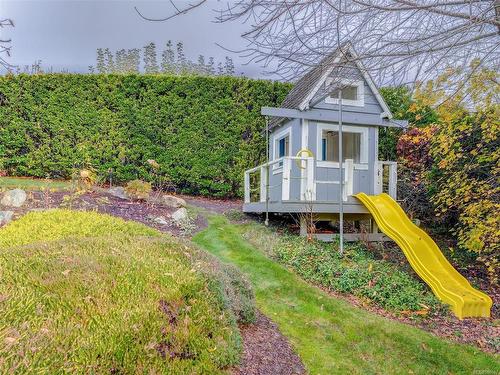 8607 Sansum Park Dr, North Saanich, BC 