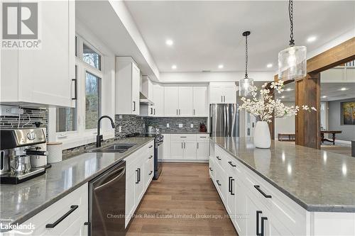 34 St Georges Court, Huntsville (Chaffey), ON - Indoor Photo Showing Kitchen With Double Sink With Upgraded Kitchen