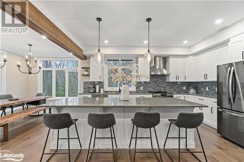 34 St Georges Court, Huntsville (Chaffey), ON - Indoor Photo Showing Kitchen With Upgraded Kitchen