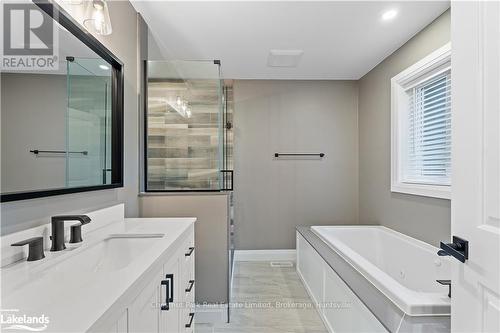 34 St Georges Court, Huntsville (Chaffey), ON - Indoor Photo Showing Bathroom