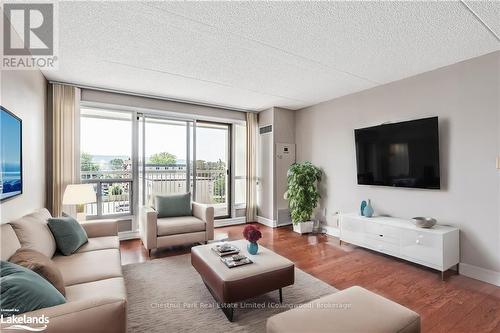 401 - 172 Eighth Street, Collingwood, ON - Indoor Photo Showing Living Room