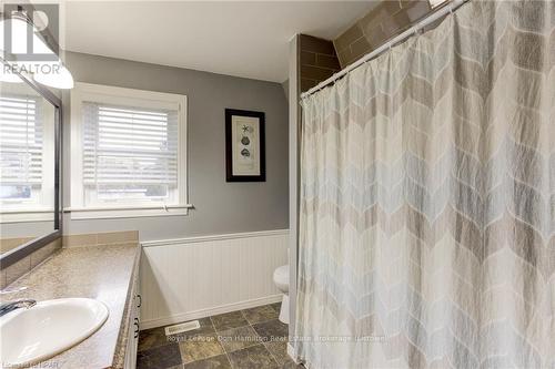 465 Albert Avenue N, North Perth (Listowel), ON - Indoor Photo Showing Bathroom