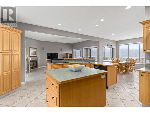 4010 Pebble Beach Drive, Osoyoos, BC - Indoor Photo Showing Kitchen