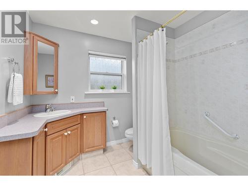 4010 Pebble Beach Drive, Osoyoos, BC - Indoor Photo Showing Bathroom