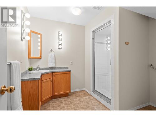 4010 Pebble Beach Drive, Osoyoos, BC - Indoor Photo Showing Bathroom