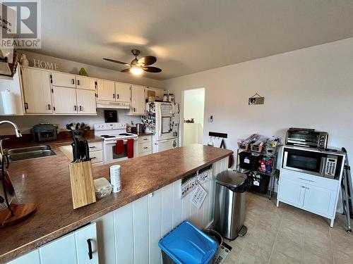 301 4Th Street, Nakusp, BC - Indoor Photo Showing Kitchen With Double Sink