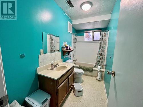 301 4Th Street, Nakusp, BC - Indoor Photo Showing Bathroom