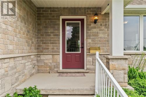 39 Minto Street S, Minto (Clifford), ON - Outdoor With Exterior