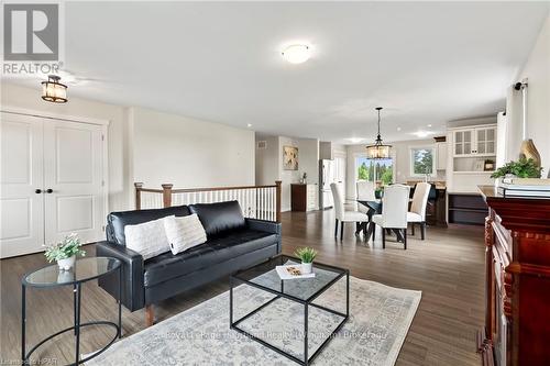 39 Minto Street S, Minto (Clifford), ON - Indoor Photo Showing Living Room