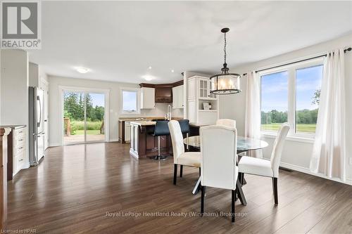 39 Minto Street S, Minto (Clifford), ON - Indoor Photo Showing Kitchen With Upgraded Kitchen