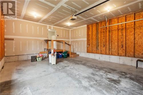 39 Minto Street S, Minto (Clifford), ON - Indoor Photo Showing Garage