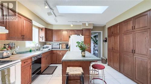 157 William Street N, Central Huron (Clinton), ON - Indoor Photo Showing Kitchen