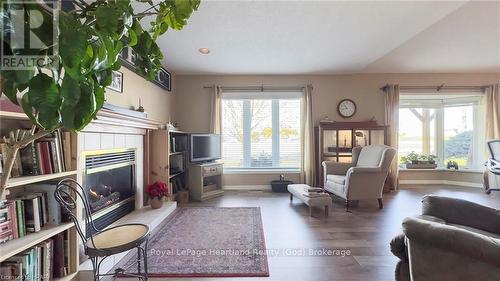 157 William Street N, Central Huron (Clinton), ON - Indoor Photo Showing Living Room With Fireplace