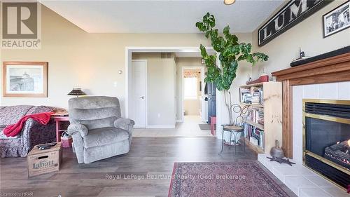 157 William Street N, Central Huron (Clinton), ON - Indoor Photo Showing Living Room With Fireplace