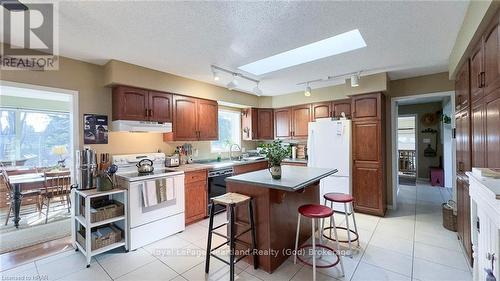 157 William Street N, Central Huron (Clinton), ON - Indoor Photo Showing Kitchen