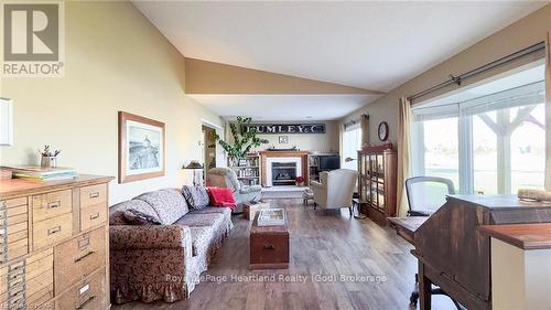 157 William Street N, Central Huron (Clinton), ON - Indoor Photo Showing Living Room With Fireplace