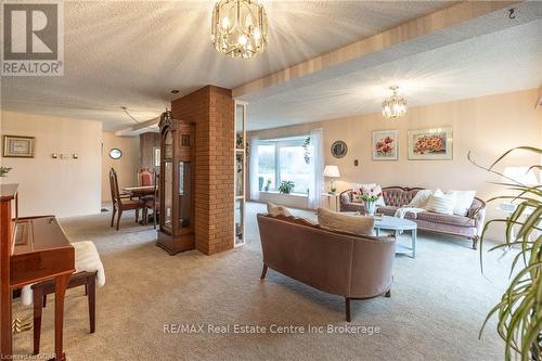 7147 Wellington Road No. 124 Road, Guelph/Eramosa, ON - Indoor Photo Showing Living Room