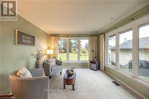 7147 Wellington Road No. 124 Road, Guelph/Eramosa, ON - Indoor Photo Showing Living Room