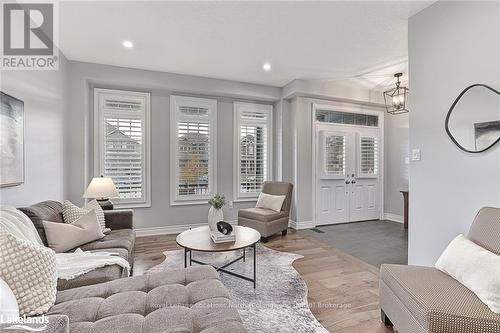 31 Gilpin Crescent, Collingwood, ON - Indoor Photo Showing Living Room