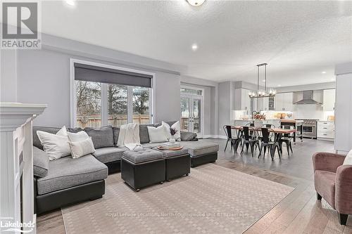 31 Gilpin Crescent, Collingwood, ON - Indoor Photo Showing Living Room