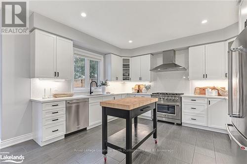 31 Gilpin Crescent, Collingwood, ON - Indoor Photo Showing Kitchen With Stainless Steel Kitchen With Upgraded Kitchen