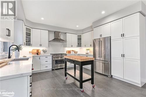 31 Gilpin Crescent, Collingwood, ON - Indoor Photo Showing Kitchen With Stainless Steel Kitchen With Double Sink