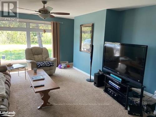 27 John Street, Burk'S Falls, ON - Indoor Photo Showing Living Room