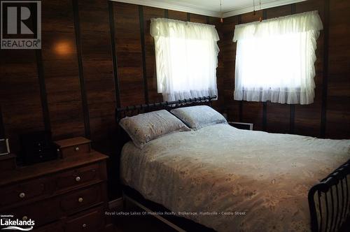 27 John Street, Burk'S Falls, ON - Indoor Photo Showing Bedroom