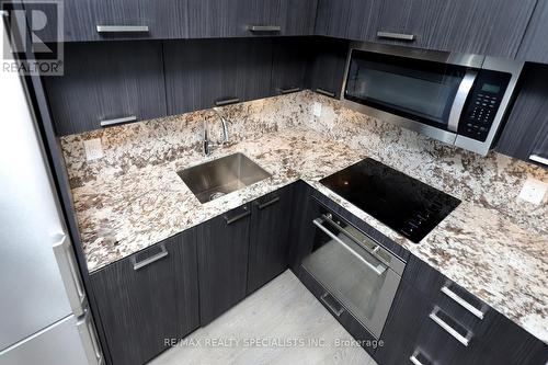 617 - 50 Mccaul Street, Toronto, ON - Indoor Photo Showing Kitchen