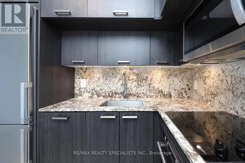 617 - 50 Mccaul Street, Toronto, ON - Indoor Photo Showing Kitchen With Upgraded Kitchen