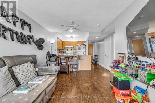 2103 - 60 Brian Harrison Way, Toronto, ON - Indoor Photo Showing Living Room