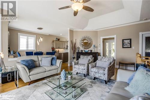 337 Aberdeen Boulevard, Midland, ON - Indoor Photo Showing Living Room