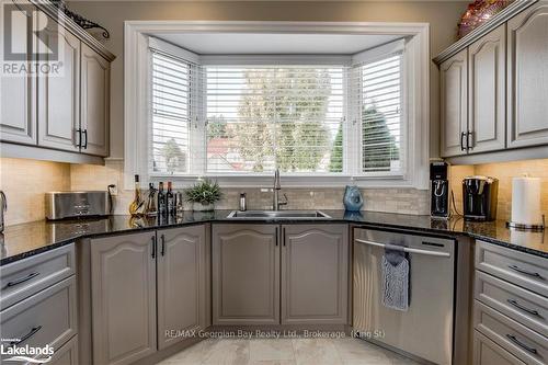 337 Aberdeen Boulevard, Midland, ON - Indoor Photo Showing Kitchen With Double Sink